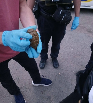 В Ужгороді затримали громадянина, який мав із собою, імовірно, гранату