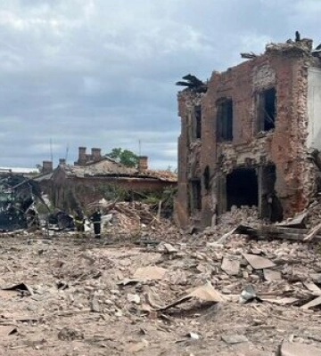 Окупанти минулої доби обстріляли 12 населених пунктів Донеччині, 8 людей дістали поранення. ФОТОрепортаж