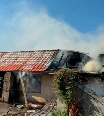 На Дубенщині вогнеборці врятували від знищення вогнем три господарські споруди і житловий будинок