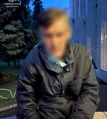 В Одесі підозрілий чоловік намагався проникнути до адміністративної будівлі