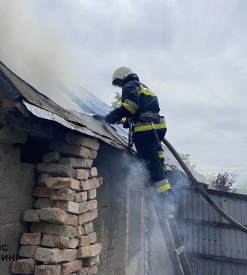 У житловому секторі Луцького району горіла господарча споруда