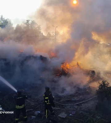 росіяни вдарили по Костянтинівці  на Донеччині: виникли пожежі