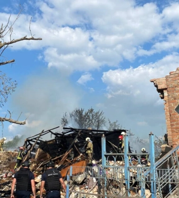 Атака рф на Полтавщину: з-під завалів зруйнованого будинку врятували жінку
