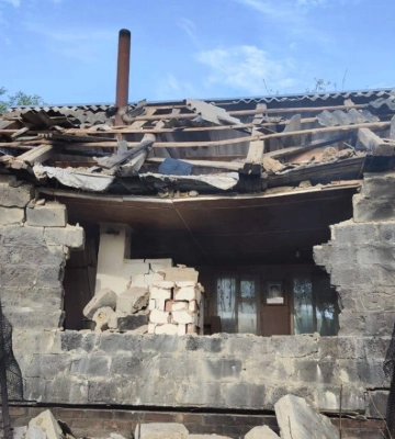 Атака рф на Полтавщину: з-під завалів зруйнованого будинку врятували жінку
