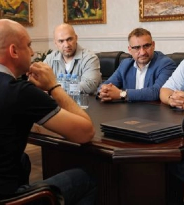 Край Височина подарував 40 медичних ліжок закарпатським лікарням