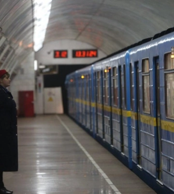 У столичне метро йдуть працювати жінки, одна вже навчається на машиніста - КМДА