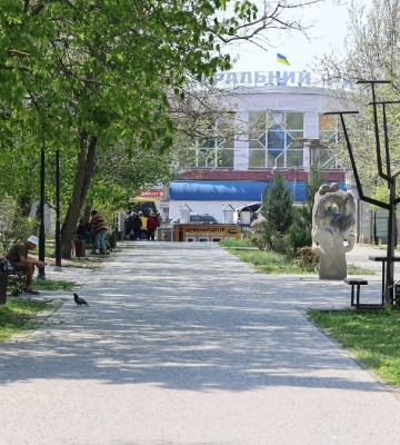 Незаконно засуджений керівник залізниці, пошкоджені пам&#039;ятки культури на Херсонщині, пожежа на полі з пшеницею: новини Херсона та&amp;hellip;