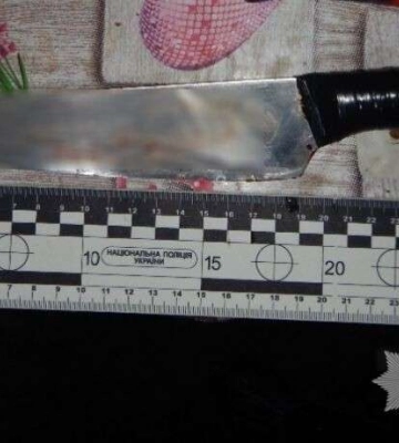 В Днепровском районе мужчина чуть не убил своего гостя во время застолья