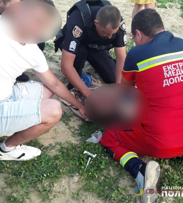 Один хлопчик загинув: в Одесі на дітей упав фонтан