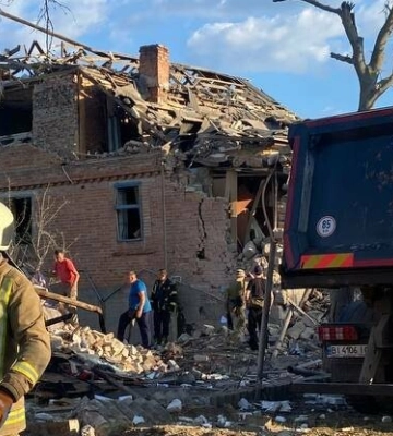 Армія Росії пошкодила десятки будинків на Полтавщині, з-під завалів витягли жінку у важкому стані: нові деталі