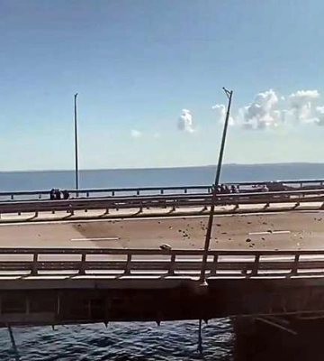 Ожидают удара: британская разведка рассказала, как россияне пытаются защитить Крымский мост