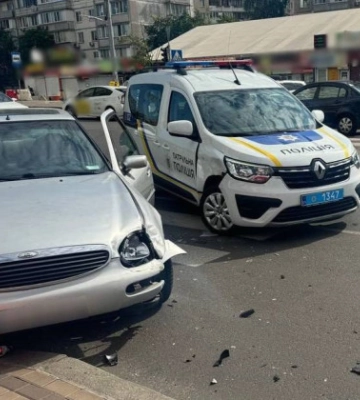 У Києві сталася ДТП за участю автівки патрульної поліції
