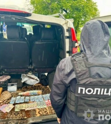 Поліцейські Закарпаття затримали зловмисника, який за 7 тис.$ організовував незаконний перетин кордону військовозобовʼязаним