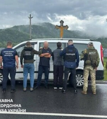 Власник готелю на Закарпатті переправляв ухилянтів через кордон