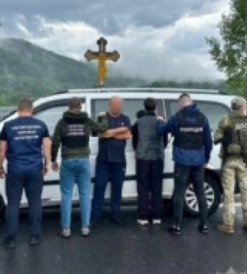 Житель Мукачівщини за сім тисяч доларів організовував незаконний перетин кордону військовозобовʼязаним
