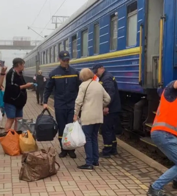 «Білі янголи» евакуювали з прифронтового села на Донеччині п&#039;ятьох людей