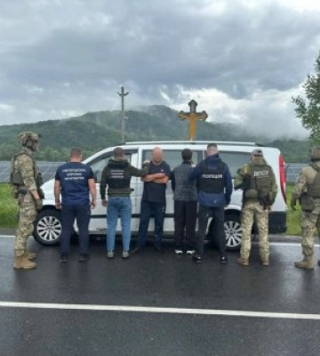 На Закарпатті  у горах затримали порушника з переправником