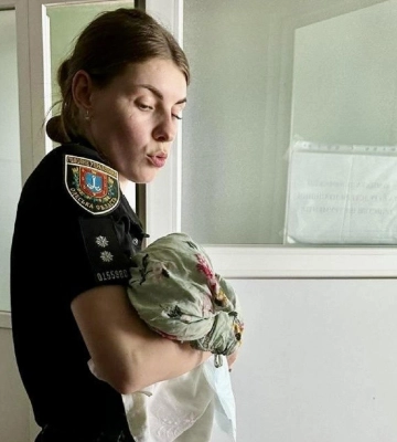 В Одеській області жінка народила на вулиці дитину та поклала її в пакет, - ФОТО