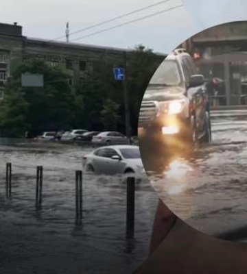 &quot;Дощ ллє як з відра&quot;: у Дніпрі після сильної зливи справжня Венеція