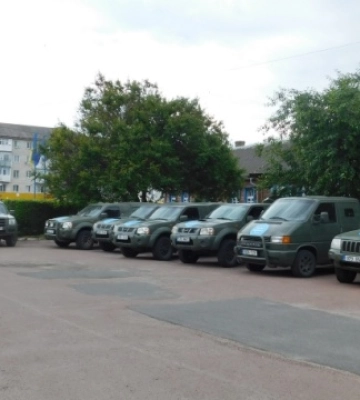 Естонські благодійники доставили на Житомирщину вісім автівок для ЗСУ