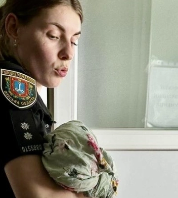Тайно родила на улице: в Одесской области задержали женщину с младенцем в пакете