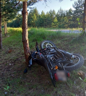 Вдарився у дерево: на Рівненщині загинув 18-річний мотоцикліст із Волині