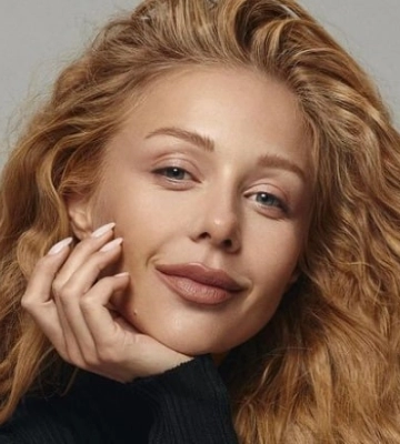 Тина Кароль засветилась в бюджетном платье  Zara