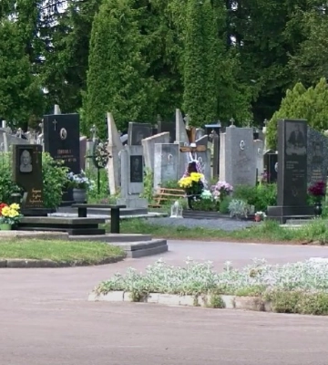 Рівняни можуть замовляти послуги з прибирання могил онлайн