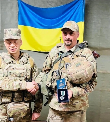 Воїн з Прикарпаття отримав почесну відзнаку “Срібний Хрест”
