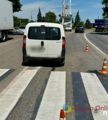 В Одесі на «Двох стовпах» на пішохідному переході автомобіль збив 14-річну дівчинку