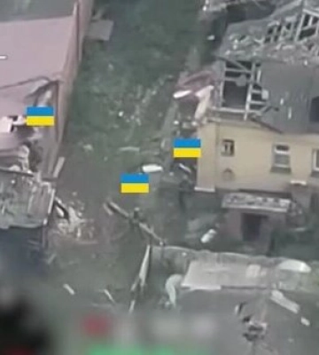Вуличний бій з окупантами у приватній забудові Вовчанська. ВIДЕО