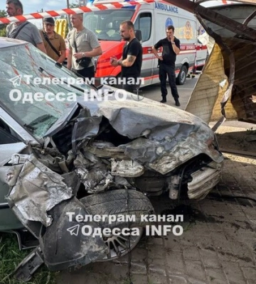 В Одесі BMW вилетіло у натовп людей на пішохідному переході