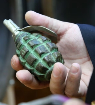 У Києві чоловік кинув гранату у фасад житлового будинку
