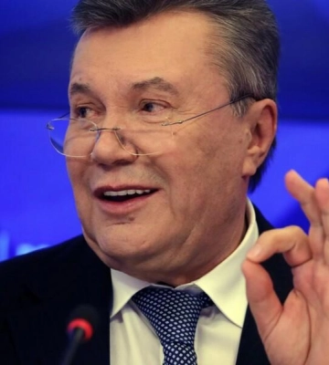 Луценко: Звонит Янык: “В Крыму есть нормальный мужик, Мельников“. – “Знаю, 38 трупов. Ладно, сделаю тебе подарок“. У меня на столе альбом “Наколки в тюрьмах СССР“. Пишу: “Виктору Федоровичу в День милиции“. Я любил его доставать Луценко: Звонит Янык: “В Крыму есть нормальный мужик, Мельников“. – “Знаю, 38 трупов. Ладно, сделаю тебе подарок“. У меня на столе альбом “Наколки в тюрьмах СССР“. Пишу: “Виктору Федоровичу в День милиции“. Я любил его доставать