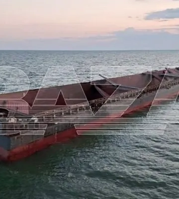 В Азовському морі дрони атакували російські буксир і баржу, є поранені ‒ росЗМІ