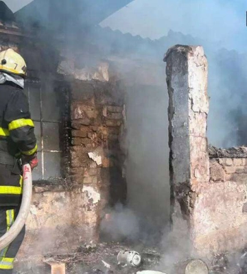 В Каменском во время пожара в доме погиб человек