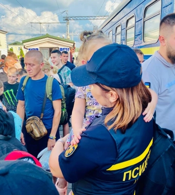 На Волині рятувальники зустріли черговий евакуаційний потяг (Фото)