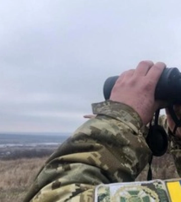 Через кордон на Закарпатті прорвався автомобіль
