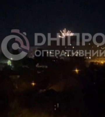 На вулиці Калиновій у Дніпрі невідомі запускали салюти: відео