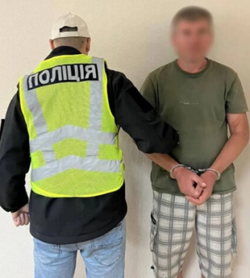 У столиці чоловік кинув гранату у фасад будинку: поліція повідомила нові деталі