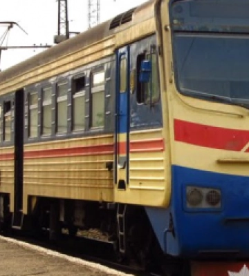Загинув на місці: потяг «Мостиська-2-Львів» збив 43-річного чоловіка