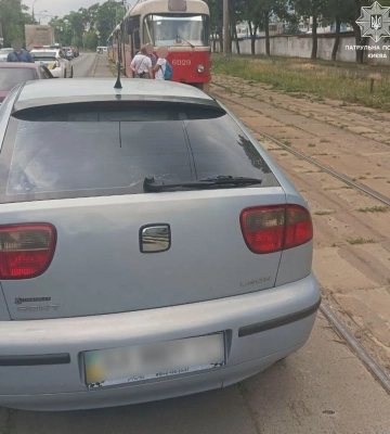 У Києві на вулиці Копилівській ускладнений рух транспорту