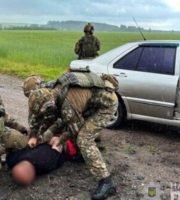 На Чернігівщині затримали шахрая: видурював гроші у родини зниклого безвісти військового. ФОТОрепортаж