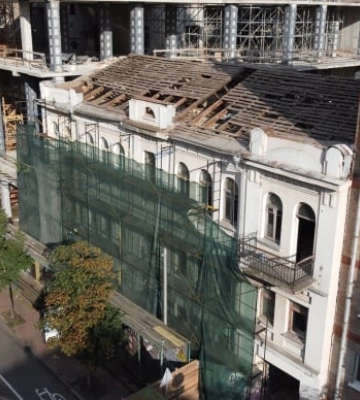 Зняти рекламні полотна в Києві, за якими демонтують пам'ятки історії — петиція набрала голоси