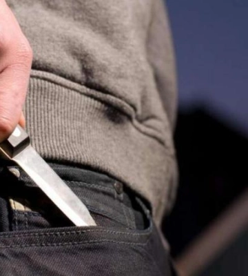 У Дніпрі чоловік гуляв містом з холодною зброєю