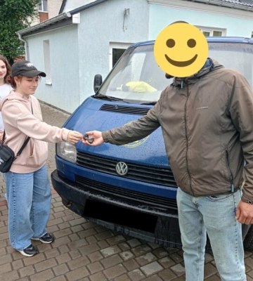 Студенти волинського коледжу передали автівку для воїнів 100 омбр