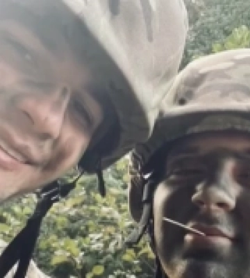 Воїни-побратими з Волині розповіли, як в одному окопі стримували ворожу навалу (Відео)