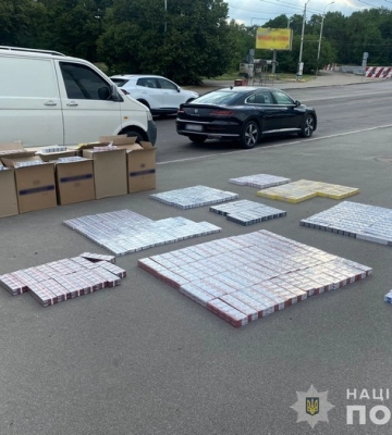 У Запоріжжі поліцейські вилучили у чоловіка безакцизні тютюнові вироби на суму понад 300 000 гривень