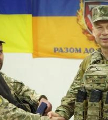 Воїн з Полтавщини отримав військову нагороду з рук Головнокомандувача ЗСУ
