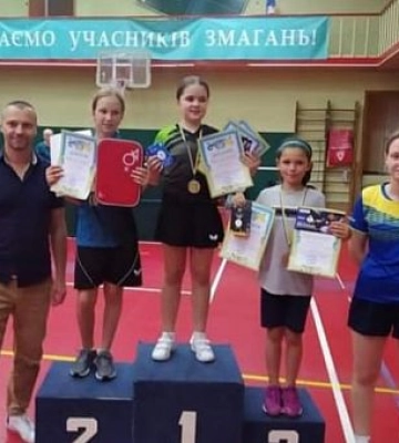Криворізькі тенісисти вибороли призові місця на обласному чемпіонаті